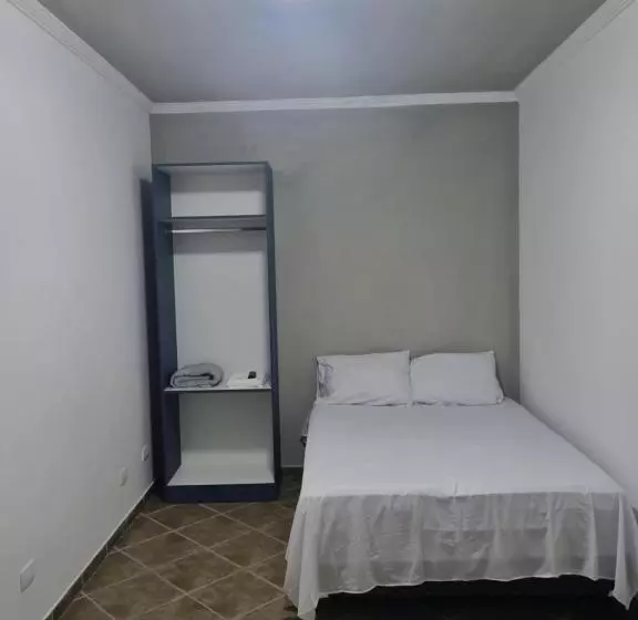 ホテル Hostel Anprado 7