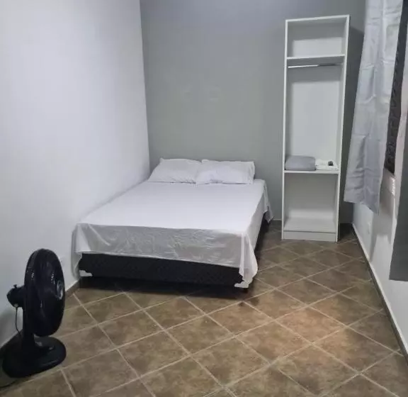 ホテル Hostel Anprado 7