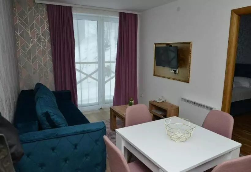 هتل Kraljevi Cardaci Cardak