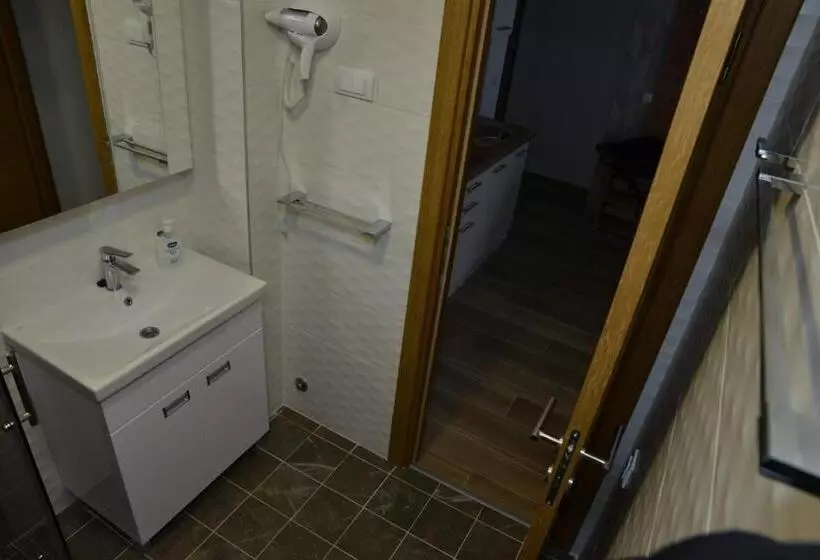 هتل Kraljevi Cardaci Cardak