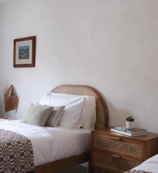 Отель La Zarene Suites