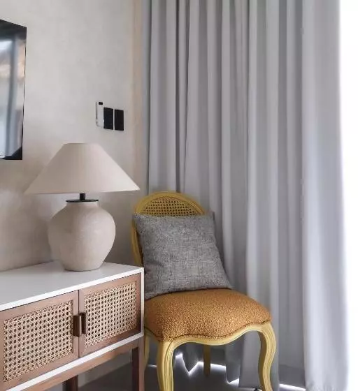 Hotelli La Zarene Suites