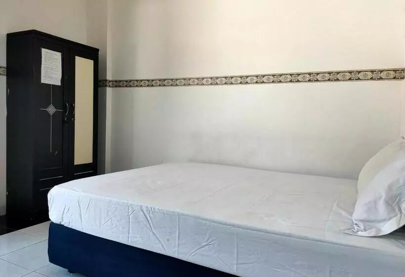 Hotelli Oyo 93412 Kost Irma Syariah