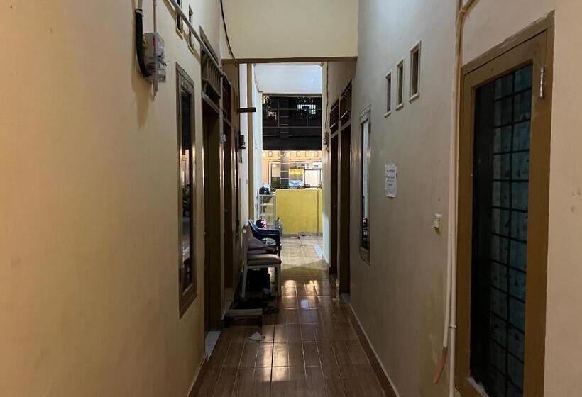 هتل Oyo 93412 Kost Irma Syariah