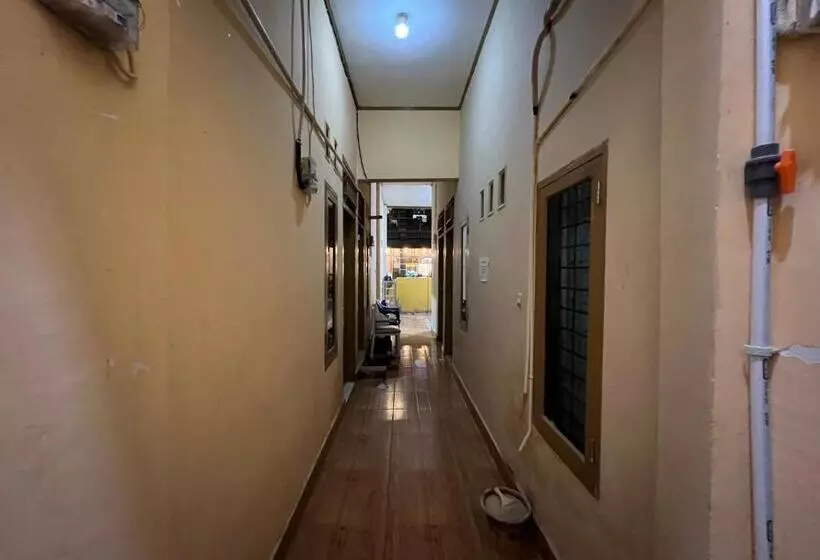 Hotelli Oyo 93412 Kost Irma Syariah