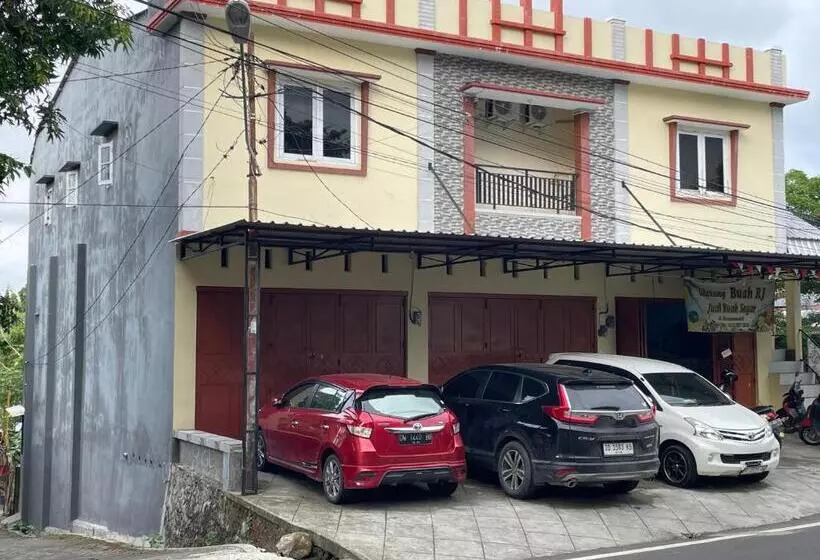 Hotelli Oyo 93412 Kost Irma Syariah