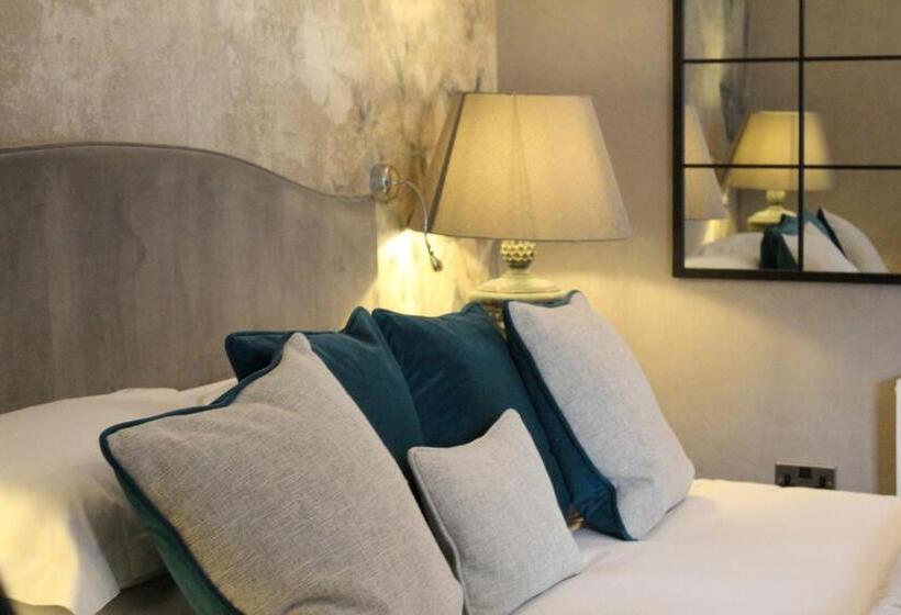 Hotel Stay On The High Street