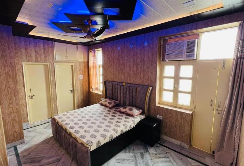 Pension (Hôtel basse catégorie) Bhaktivedant Stays