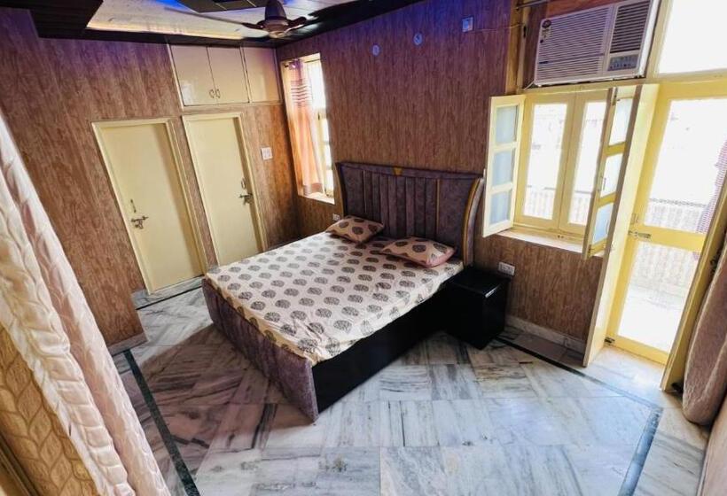 Pension (Hôtel basse catégorie) Bhaktivedant Stays