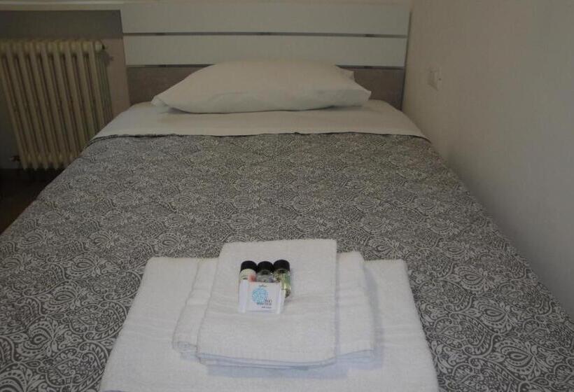 Pension (Hôtel basse catégorie) Da. Ni. To.s