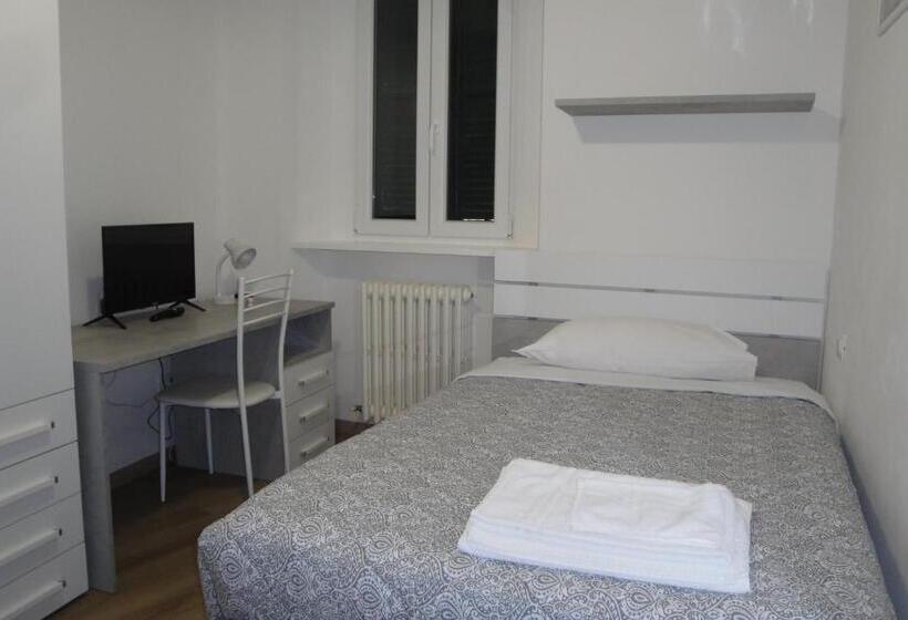 Pension (Hôtel basse catégorie) Da. Ni. To.s