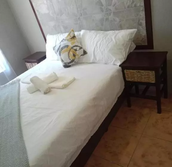 ペンション Nteto Guest House