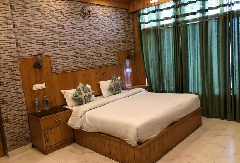 Rustic Villa, Hotel & Restaurant   Luxury Rooms Available