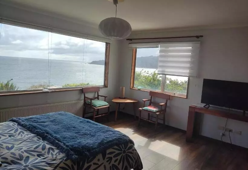 تختخواب و صبحانه Buenavida Hostel, Habitación Amplia Con Baño En Suite Y Vista Al Mar