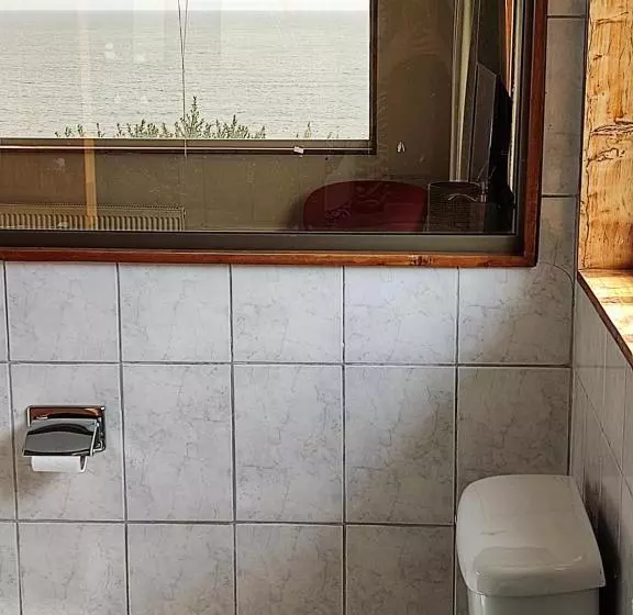 تختخواب و صبحانه Buenavida Hostel, Habitación Amplia Con Baño En Suite Y Vista Al Mar