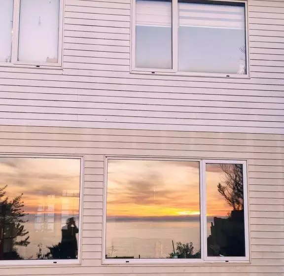 تختخواب و صبحانه Buenavida Hostel, Habitación Amplia Con Baño En Suite Y Vista Al Mar