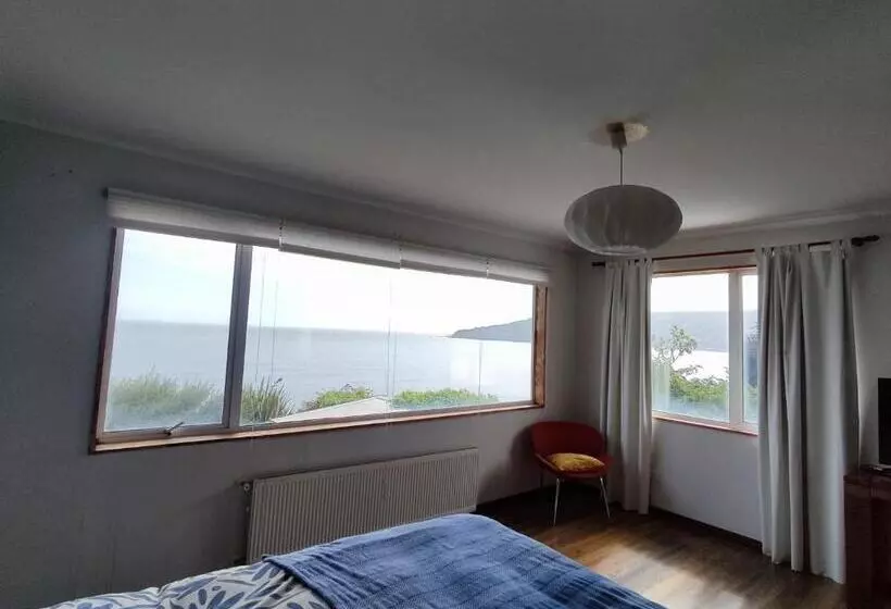 تختخواب و صبحانه Buenavida Hostel, Habitación Amplia Con Baño En Suite Y Vista Al Mar