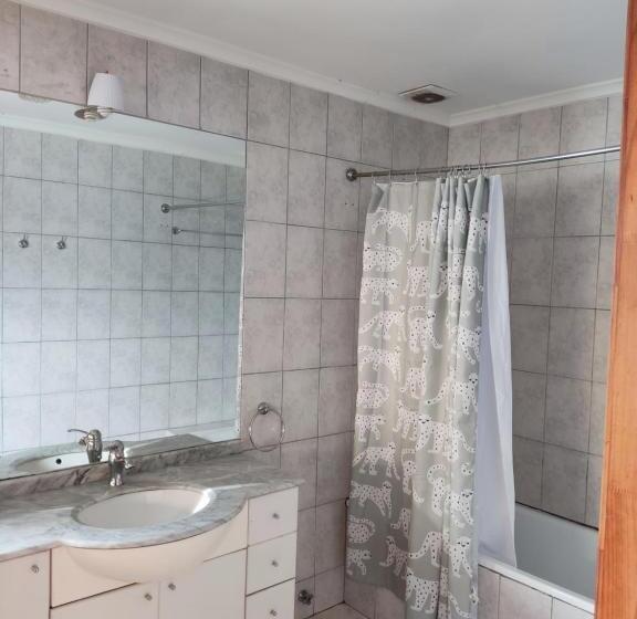 Bed & Breakfast Buenavida Hostel, Habitación Amplia Con Baño En Suite Y Vista Al Mar