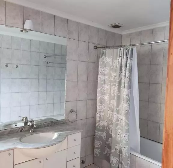 تختخواب و صبحانه Buenavida Hostel, Habitación Amplia Con Baño En Suite Y Vista Al Mar