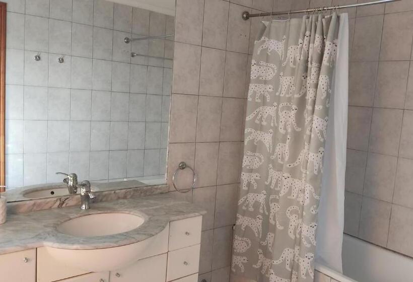 Bed & Breakfast Buenavida Hostel, Habitación Amplia Con Baño En Suite Y Vista Al Mar