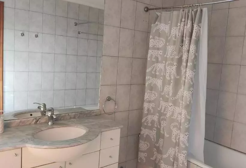 تختخواب و صبحانه Buenavida Hostel, Habitación Amplia Con Baño En Suite Y Vista Al Mar