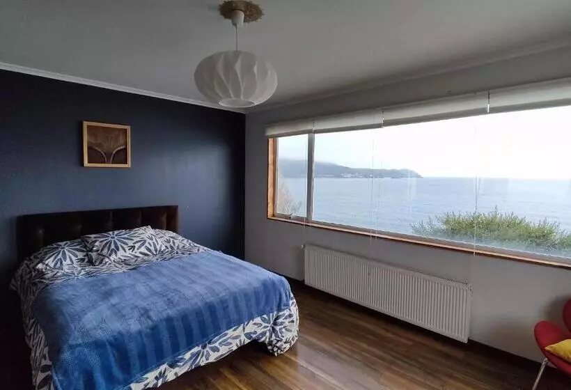 تختخواب و صبحانه Buenavida Hostel, Habitación Amplia Con Baño En Suite Y Vista Al Mar
