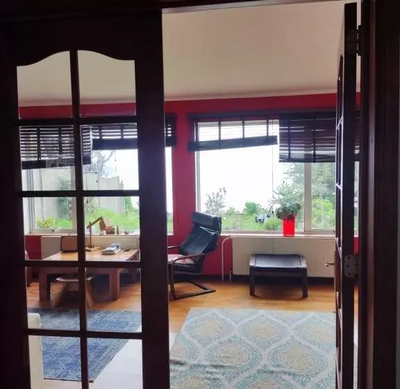 تختخواب و صبحانه Buenavida Hostel, Habitación Amplia Con Baño En Suite Y Vista Al Mar