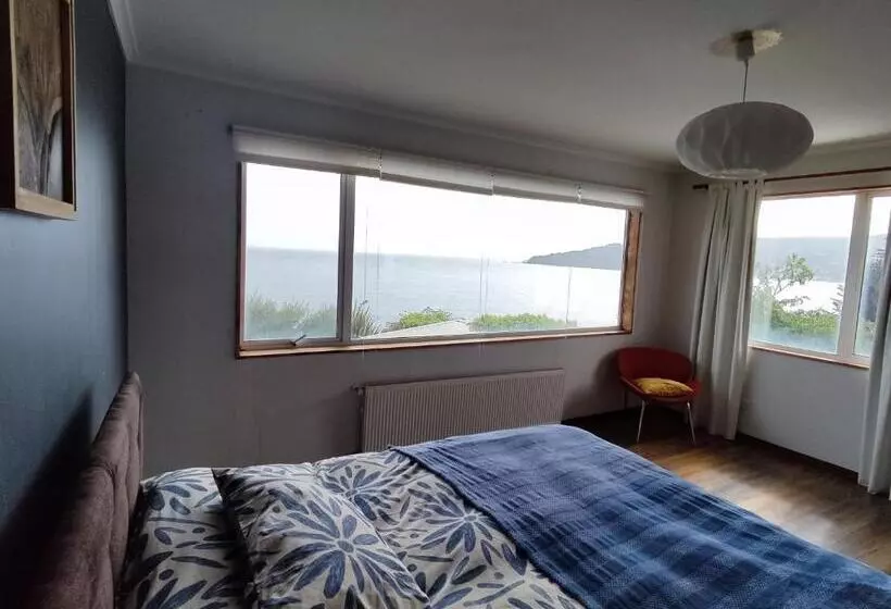 تختخواب و صبحانه Buenavida Hostel, Habitación Amplia Con Baño En Suite Y Vista Al Mar