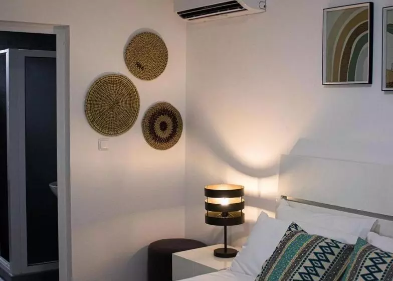 تختخواب و صبحانه Locanda Inn Place