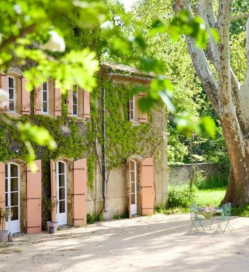 Chambre D Hôtes Insolite Lit Rond B&b Proche Avignon Orange Château De Sienne Piscine Rivière