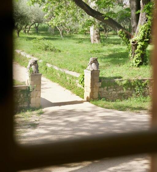 Chambre D Hôtes Insolite Lit Rond B&b Proche Avignon Orange Château De Sienne Piscine Rivière