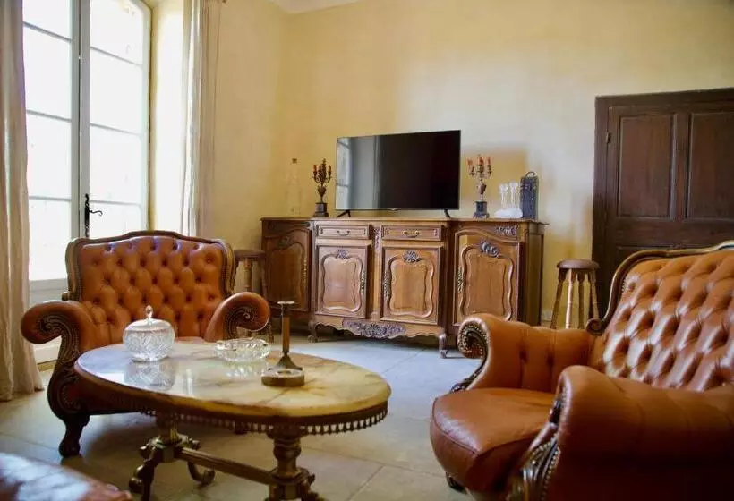 Chambre D Hôtes Insolite Lit Rond B&b Proche Avignon Orange Château De Sienne Piscine Rivière
