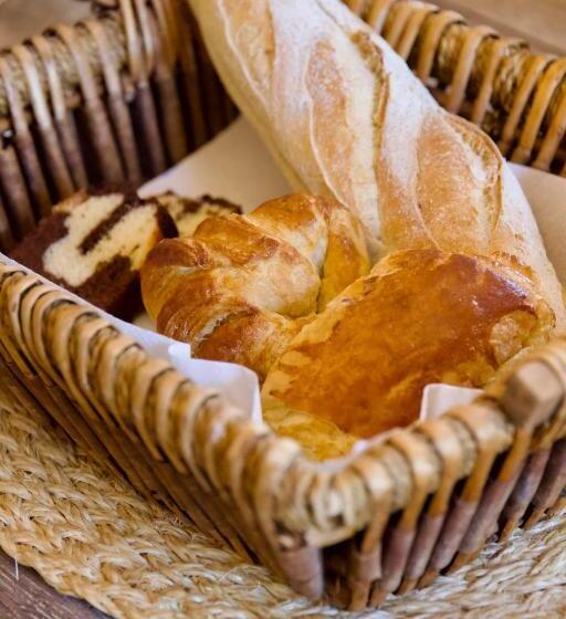 Chambre D Hôtes Insolite Lit Rond B&b Proche Avignon Orange Château De Sienne Piscine Rivière