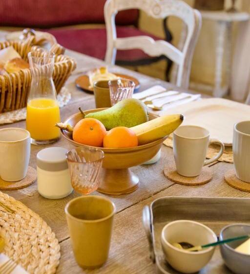 Chambre D Hôtes Insolite Lit Rond B&b Proche Avignon Orange Château De Sienne Piscine Rivière