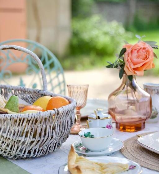 Chambre D Hôtes Insolite Lit Rond B&b Proche Avignon Orange Château De Sienne Piscine Rivière