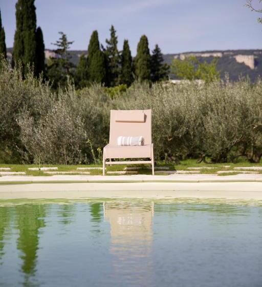 Chambre D Hôtes Insolite Lit Rond B&b Proche Avignon Orange Château De Sienne Piscine Rivière