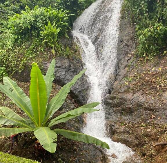 فندق Earth Lounge Resort