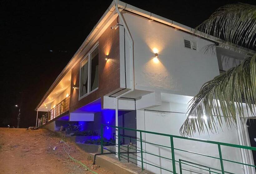 فندق Earth Lounge Resort