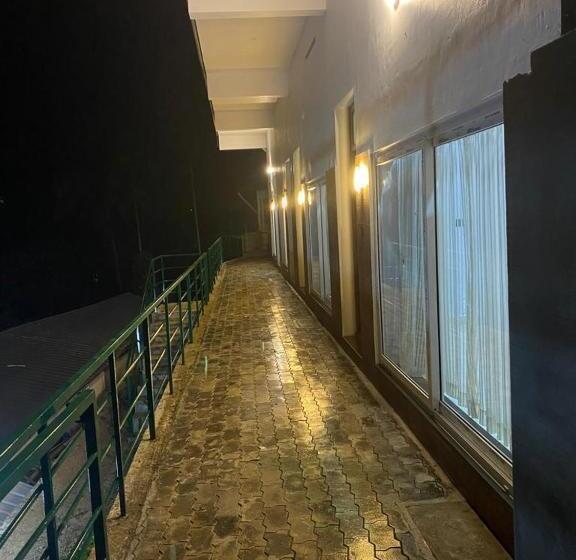 فندق Earth Lounge Resort