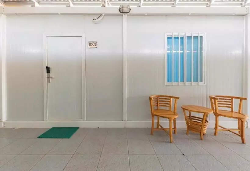 Hotelli Reddoorz Container @ Teras Cimanuk Garut