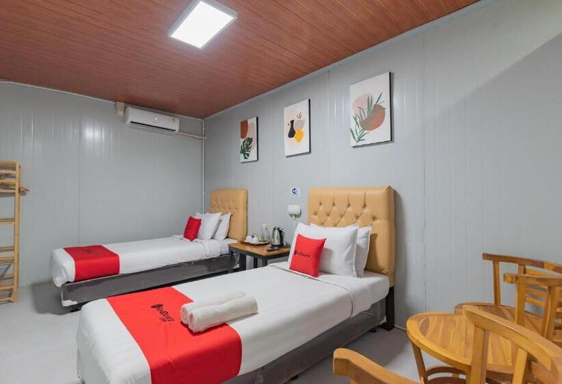 Szálloda Reddoorz Container @ Teras Cimanuk Garut