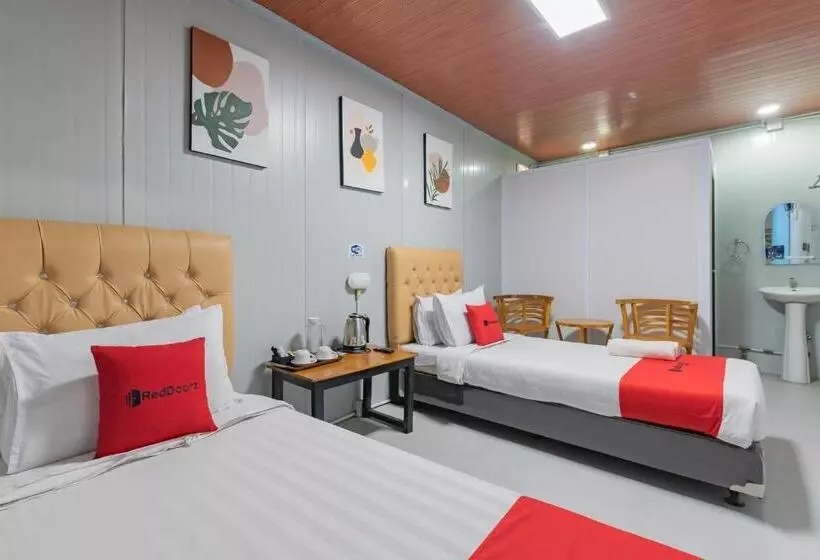 Hotelli Reddoorz Container @ Teras Cimanuk Garut
