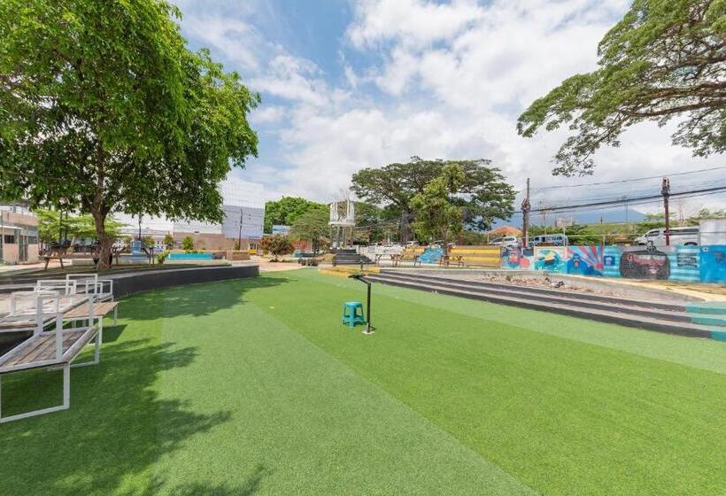 Szálloda Reddoorz Container @ Teras Cimanuk Garut