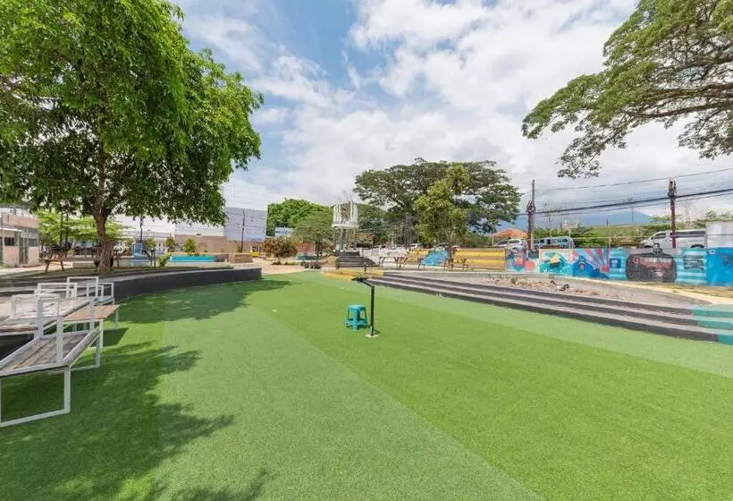 Hotelli Reddoorz Container @ Teras Cimanuk Garut