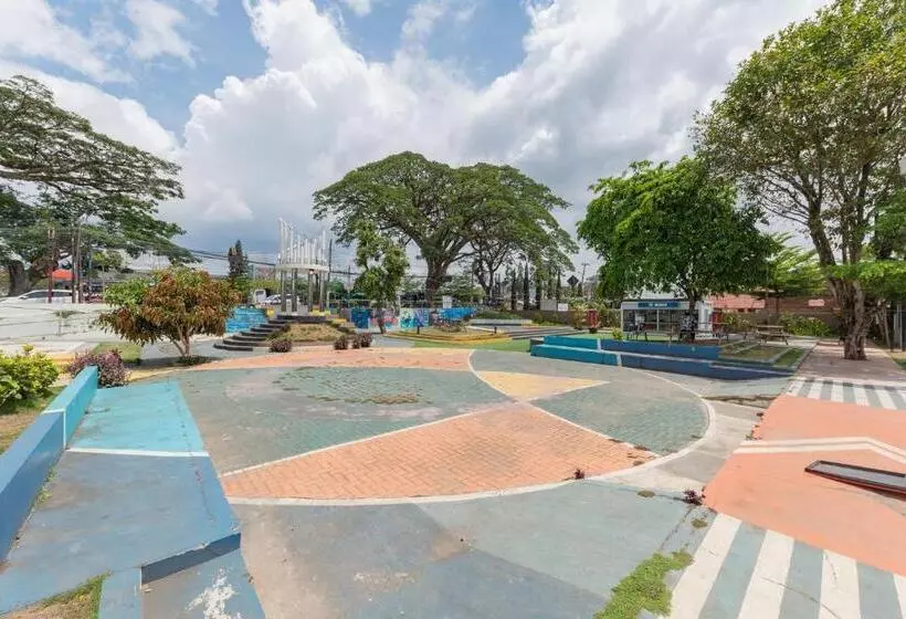 Hotelli Reddoorz Container @ Teras Cimanuk Garut