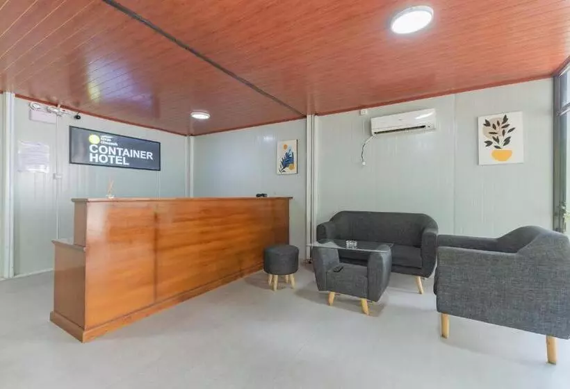Hotelli Reddoorz Container @ Teras Cimanuk Garut