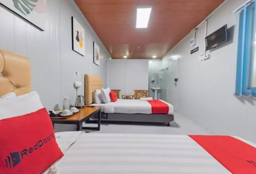 Hotelli Reddoorz Container @ Teras Cimanuk Garut