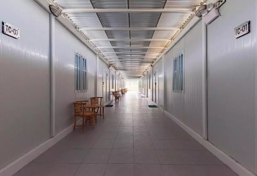 Hotelli Reddoorz Container @ Teras Cimanuk Garut