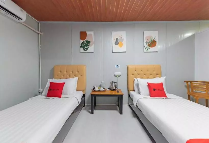 Hotelli Reddoorz Container @ Teras Cimanuk Garut