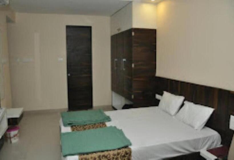 فندق Rich Palace, Jalgaon